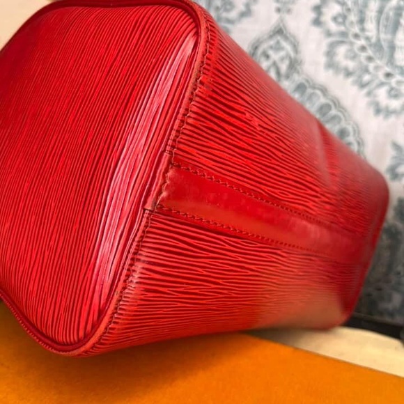 Authentic Louis Vuitton Epi 35 - Picture 10 of 11